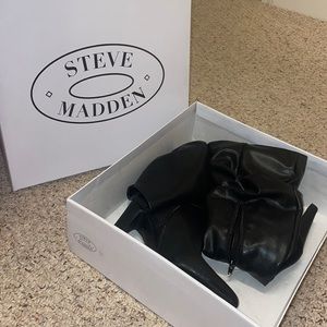 NEW Steven Madden Black Suede Boots Raddle Size 7